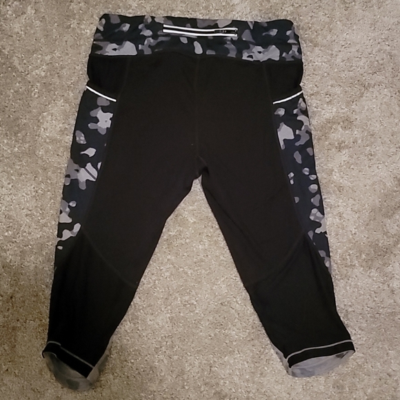 Athleta capris M - Picture 3 of 4